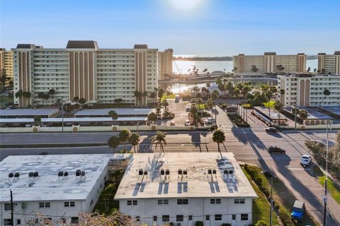 Condo in Saint Petersburg, Florida, 1 bedroom № 2148815 - photo 17