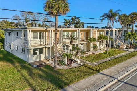 Condo in Saint Petersburg, Florida, 1 bedroom № 2148815