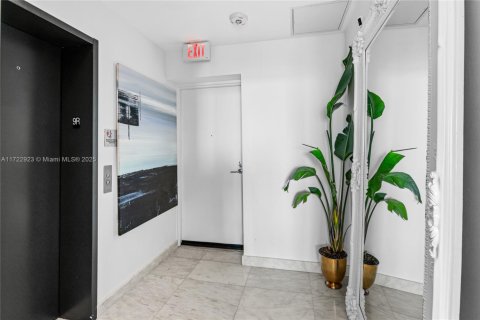 Condominio en venta en Miami, Florida, 1 dormitorio, 73.39 m2 № 1702532 - foto 26