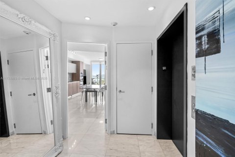Condominio en venta en Miami, Florida, 1 dormitorio, 73.39 m2 № 1702532 - foto 25