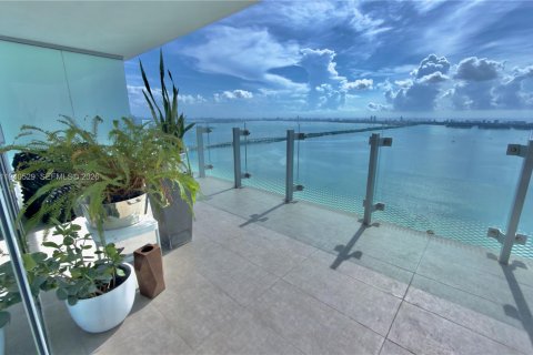Condominio en alquiler en Miami, Florida, 4 dormitorios, 351.91 m2 № 2088638 - foto 24