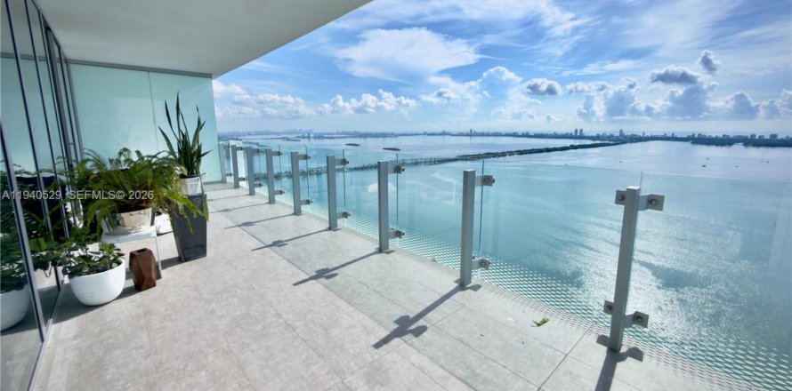 Condominio en Miami, Florida, 4 dormitorios  № 2088638