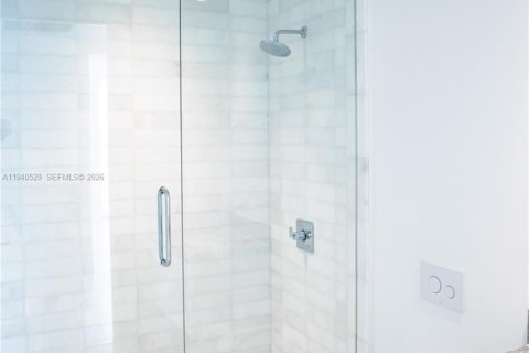 Condominio en alquiler en Miami, Florida, 4 dormitorios, 351.91 m2 № 2088638 - foto 21