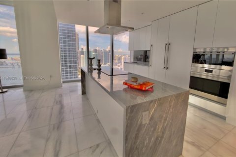 Condominio en alquiler en Miami, Florida, 4 dormitorios, 351.91 m2 № 2088638 - foto 10