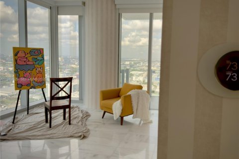 Condominio en alquiler en Miami, Florida, 4 dormitorios, 351.91 m2 № 2088638 - foto 19