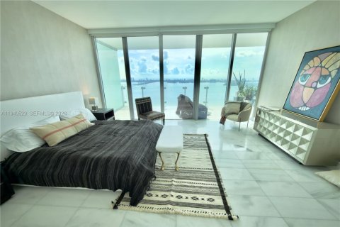 Condominio en alquiler en Miami, Florida, 4 dormitorios, 351.91 m2 № 2088638 - foto 14