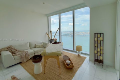 Condominio en alquiler en Miami, Florida, 4 dormitorios, 351.91 m2 № 2088638 - foto 23