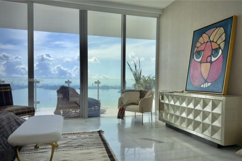 Condominio en alquiler en Miami, Florida, 4 dormitorios, 351.91 m2 № 2088638 - foto 15