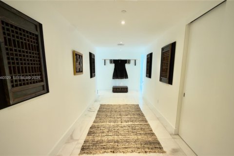 Condominio en alquiler en Miami, Florida, 4 dormitorios, 351.91 m2 № 2088638 - foto 12