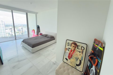 Condominio en alquiler en Miami, Florida, 4 dormitorios, 351.91 m2 № 2088638 - foto 25