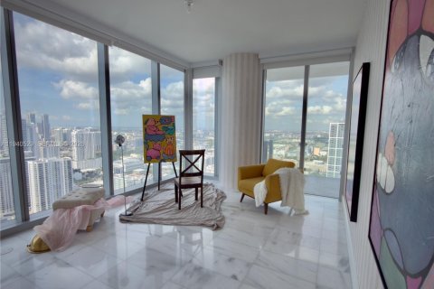 Condominio en alquiler en Miami, Florida, 4 dormitorios, 351.91 m2 № 2088638 - foto 20