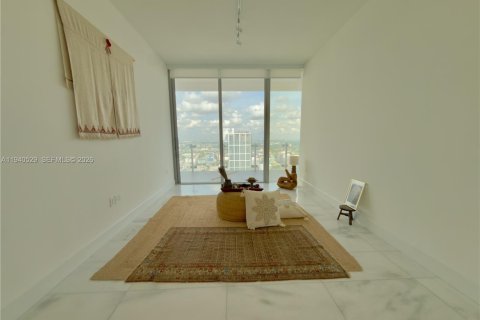 Condominio en alquiler en Miami, Florida, 4 dormitorios, 351.91 m2 № 2088638 - foto 29