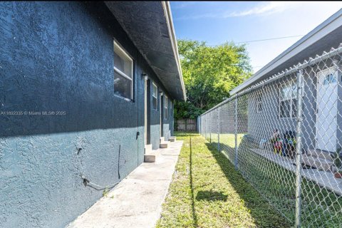 Commercial property in Deerfield Beach, Florida 136.1 sq.m. № 1944043 - photo 5