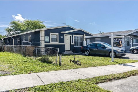 Commercial property in Deerfield Beach, Florida 136.1 sq.m. № 1944043 - photo 2