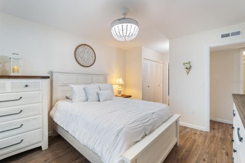 Condo in Port Charlotte, Florida, 2 bedrooms  № 1572778 - photo 14