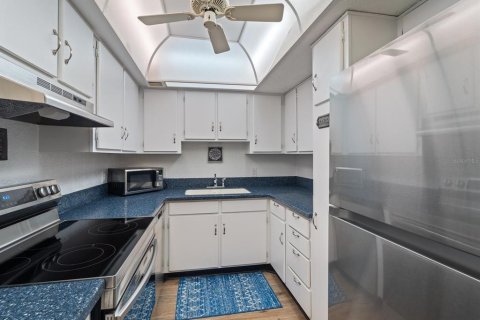 Condo in Port Charlotte, Florida, 2 bedrooms  № 1572778 - photo 11