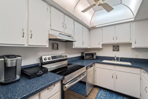 Condo in Port Charlotte, Florida, 2 bedrooms  № 1572778 - photo 10