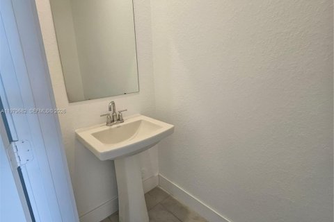 Снять в аренду таунхаус в Хомстед, Флорида 3 спальни, 138.24м2, № 2050108 - фото 12