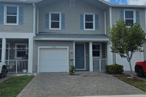 Снять в аренду таунхаус в Хомстед, Флорида 3 спальни, 138.24м2, № 2050108 - фото 2