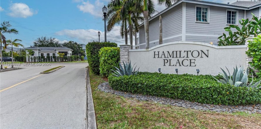 Таунхаус в Хомстед, Флорида 3 спальни, 138.24м2 № 2050108