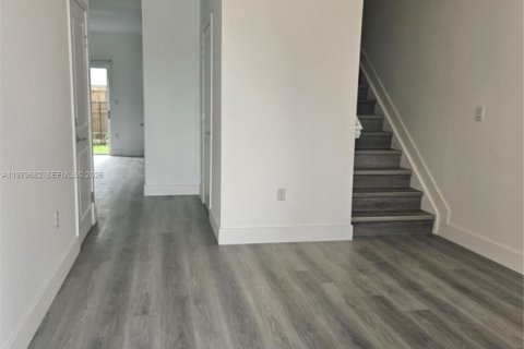 Снять в аренду таунхаус в Хомстед, Флорида 3 спальни, 138.24м2, № 2050108 - фото 6