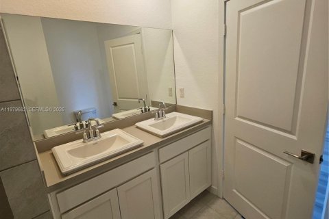 Снять в аренду таунхаус в Хомстед, Флорида 3 спальни, 138.24м2, № 2050108 - фото 14