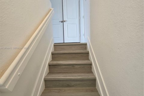 Снять в аренду таунхаус в Хомстед, Флорида 3 спальни, 138.24м2, № 2050108 - фото 11