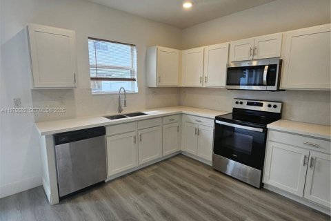 Снять в аренду таунхаус в Хомстед, Флорида 3 спальни, 138.24м2, № 2050108 - фото 8