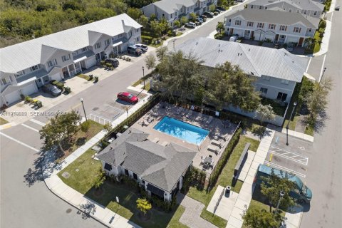 Снять в аренду таунхаус в Хомстед, Флорида 3 спальни, 138.24м2, № 2050108 - фото 25