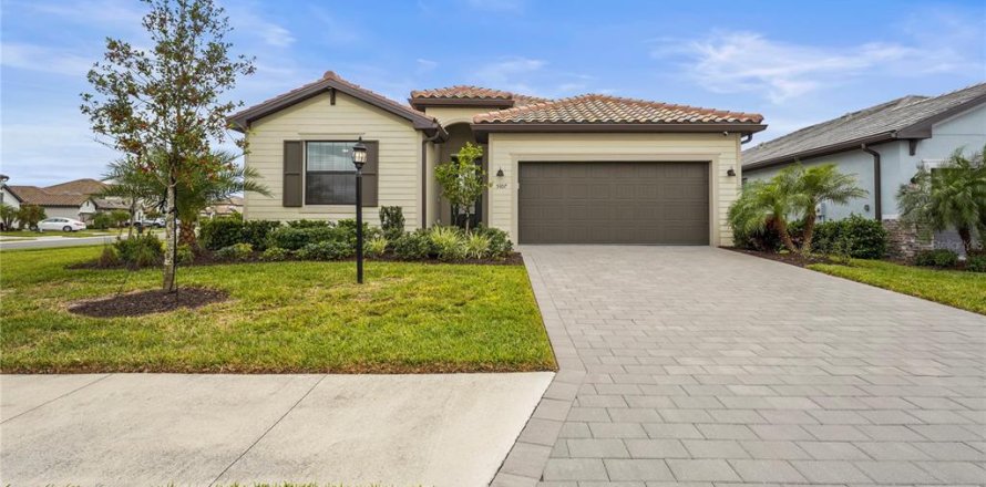 House in LORRAINE LAKES in Bradenton, Florida 4 bedrooms, 187.29 sq.m. № 1522177