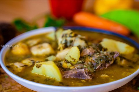 Commercial property in Miami, Florida № 2053337