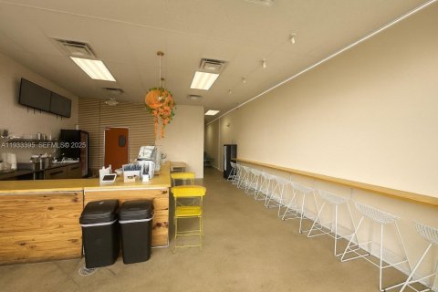 Commercial property in Miami, Florida № 2053337 - photo 2