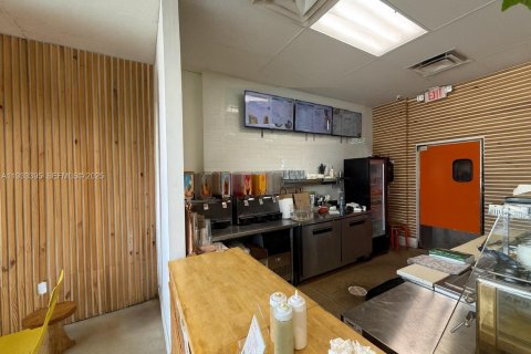 Commercial property in Miami, Florida № 2053337 - photo 3