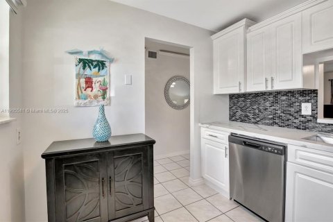 Condominio en venta en Hallandale Beach, Florida, 2 dormitorios, 101.45 m2 № 1964102 - foto 5