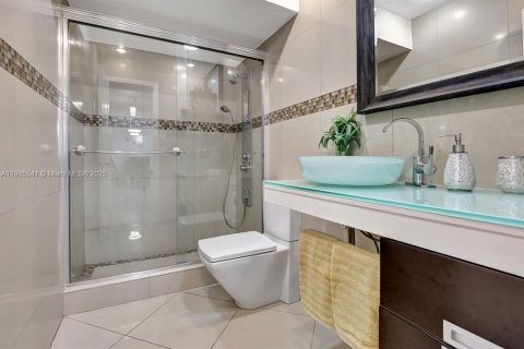 Condominio en venta en Hallandale Beach, Florida, 2 dormitorios, 101.45 m2 № 1964102 - foto 17