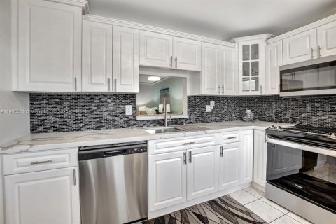 Condominio en venta en Hallandale Beach, Florida, 2 dormitorios, 101.45 m2 № 1964102 - foto 4