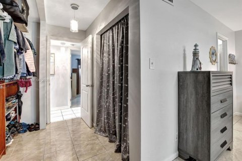 Condominio en venta en Hallandale Beach, Florida, 2 dormitorios, 101.45 m2 № 1964102 - foto 23