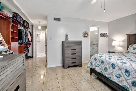 Condominio en venta en Hallandale Beach, Florida, 2 dormitorios, 101.45 m2 № 1964102 - foto 24