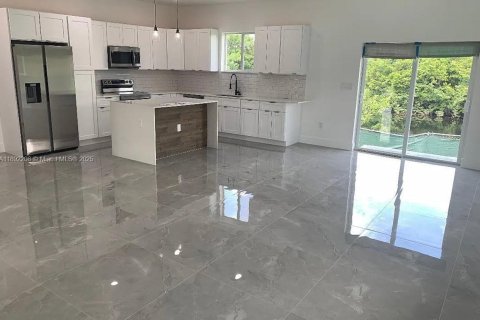 House in Fort Lauderdale, Florida 3 bedrooms, 124.67 sq.m. № 1944215 - photo 9