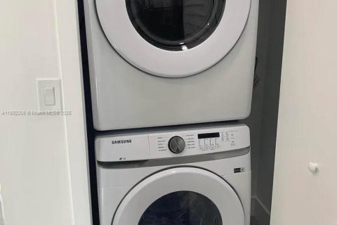 Casa en venta en Fort Lauderdale, Florida, 3 dormitorios, 124.67 m2 № 1944215 - foto 14