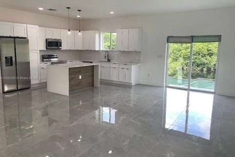 House in Fort Lauderdale, Florida 3 bedrooms, 124.67 sq.m. № 1944215 - photo 7
