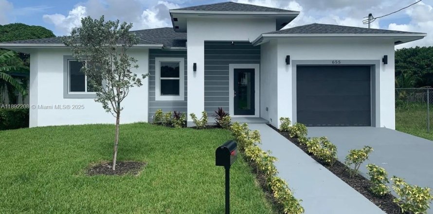 House in Fort Lauderdale, Florida 3 bedrooms, 124.67 sq.m. № 1944215