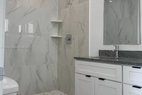 House in Fort Lauderdale, Florida 3 bedrooms, 124.67 sq.m. № 1944215 - photo 11