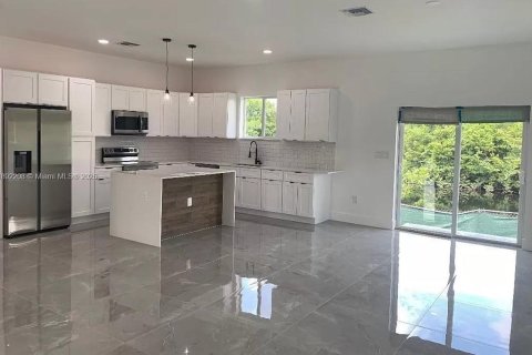 House in Fort Lauderdale, Florida 3 bedrooms, 124.67 sq.m. № 1944215 - photo 8