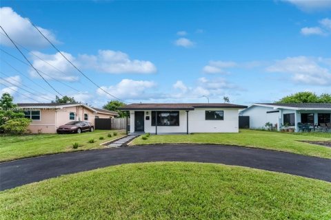 House in Miramar, Florida 3 bedrooms, 110.55 sq.m. № 1886536 - photo 11