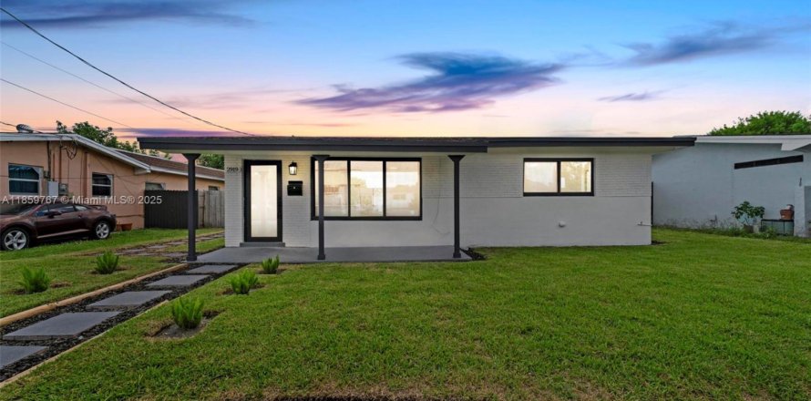 House in Miramar, Florida 3 bedrooms, 110.55 sq.m. № 1886536