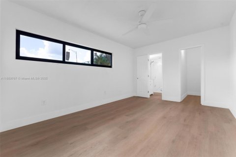 House in Miramar, Florida 3 bedrooms, 110.55 sq.m. № 1886536 - photo 21