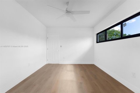 House in Miramar, Florida 3 bedrooms, 110.55 sq.m. № 1886536 - photo 14