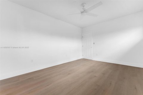 House in Miramar, Florida 3 bedrooms, 110.55 sq.m. № 1886536 - photo 20