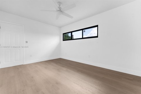 House in Miramar, Florida 3 bedrooms, 110.55 sq.m. № 1886536 - photo 19